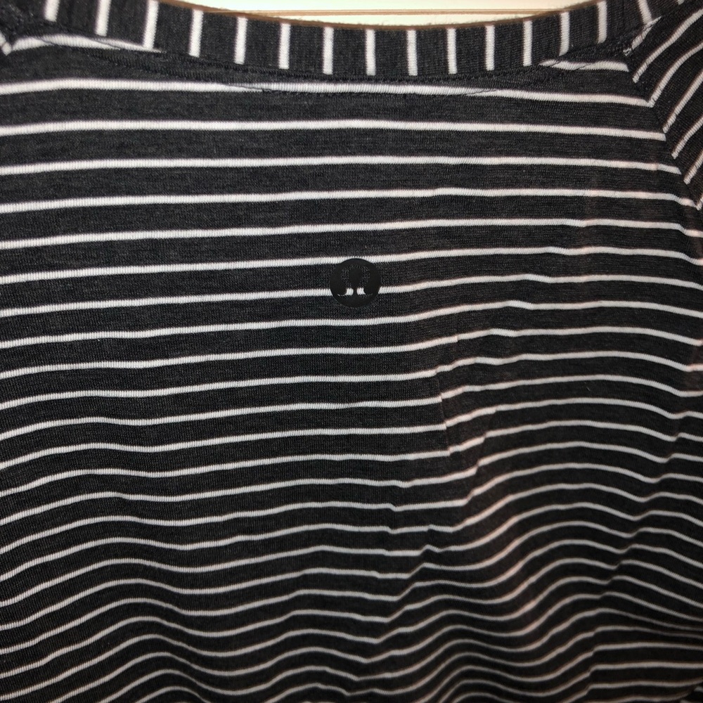 Lululemon Long Sleeve Size 4 (NWOT) - Picture 3 of 4